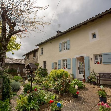 Bed and Breakfast La Maison Des Fleurs Montembœuf Exteriér fotografie