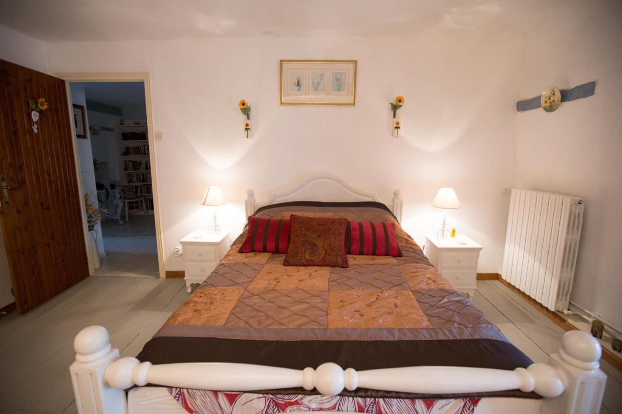 La Maison Des Fleurs Montembœuf Exteriér fotografie