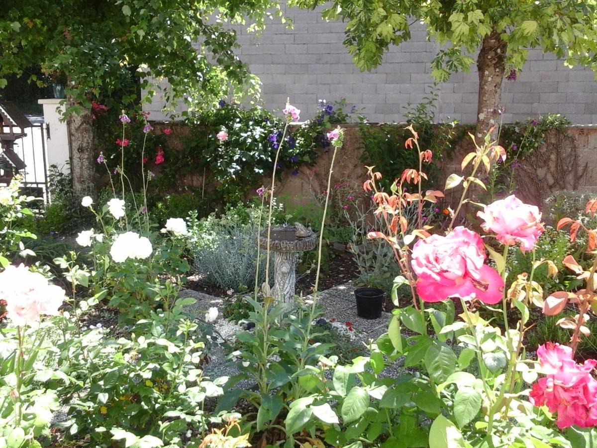 La Maison Des Fleurs Montembœuf Exteriér fotografie