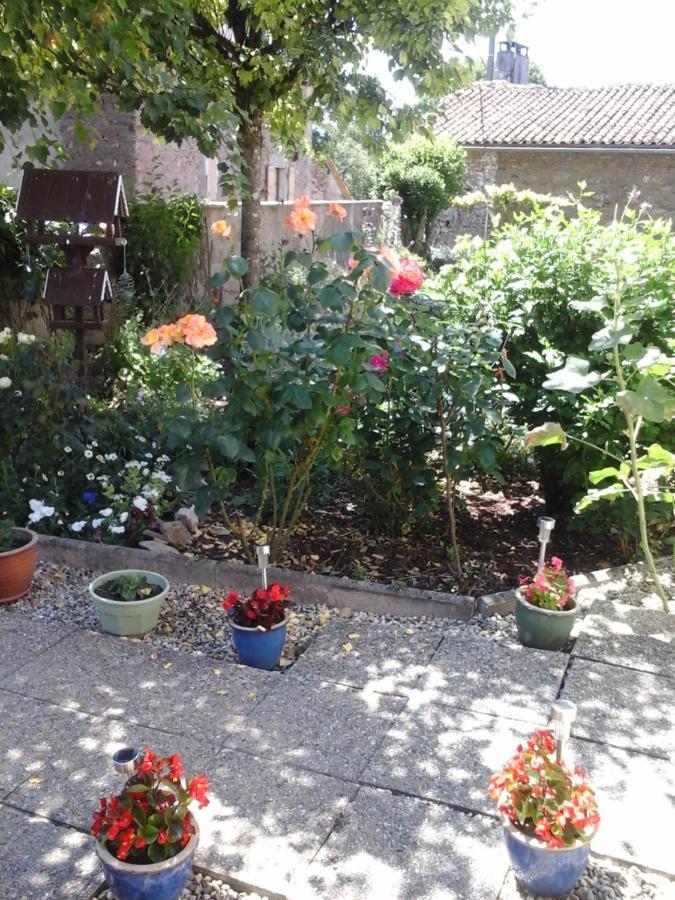 La Maison Des Fleurs Montembœuf Exteriér fotografie