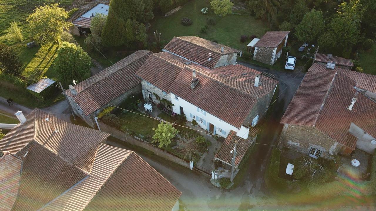 Bed and Breakfast La Maison Des Fleurs Montembœuf Exteriér fotografie